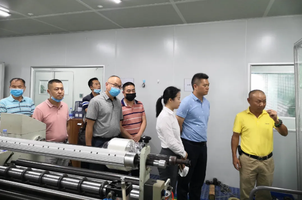 陪同政府園區(qū)對接考察高端石墨導熱材料投資選址項目,實現(xiàn)政企資源精準匹配 陪同政府園區(qū)對接考察高端石墨導熱材料投資選址項目,實現(xiàn)政企資源精準匹配