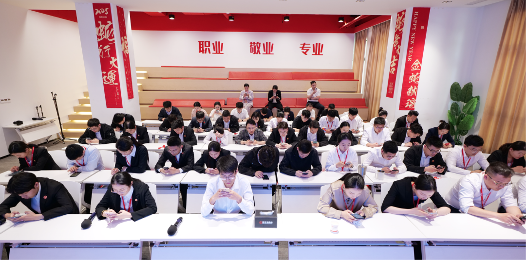上海東方龍商務(wù)集團(tuán)組織《招商知識(shí)及業(yè)務(wù)能力》測(cè)評(píng)考試，鍛造“精兵強(qiáng)將”招商隊(duì)伍！