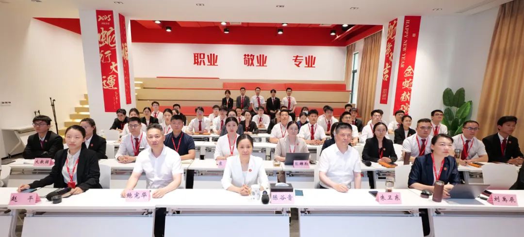 聚集大產(chǎn)業(yè)、大鏈主項(xiàng)目，帶動(dòng)大發(fā)展！5月下旬，集團(tuán)共31個(gè)優(yōu)質(zhì)投資選址項(xiàng)目通過評(píng)估